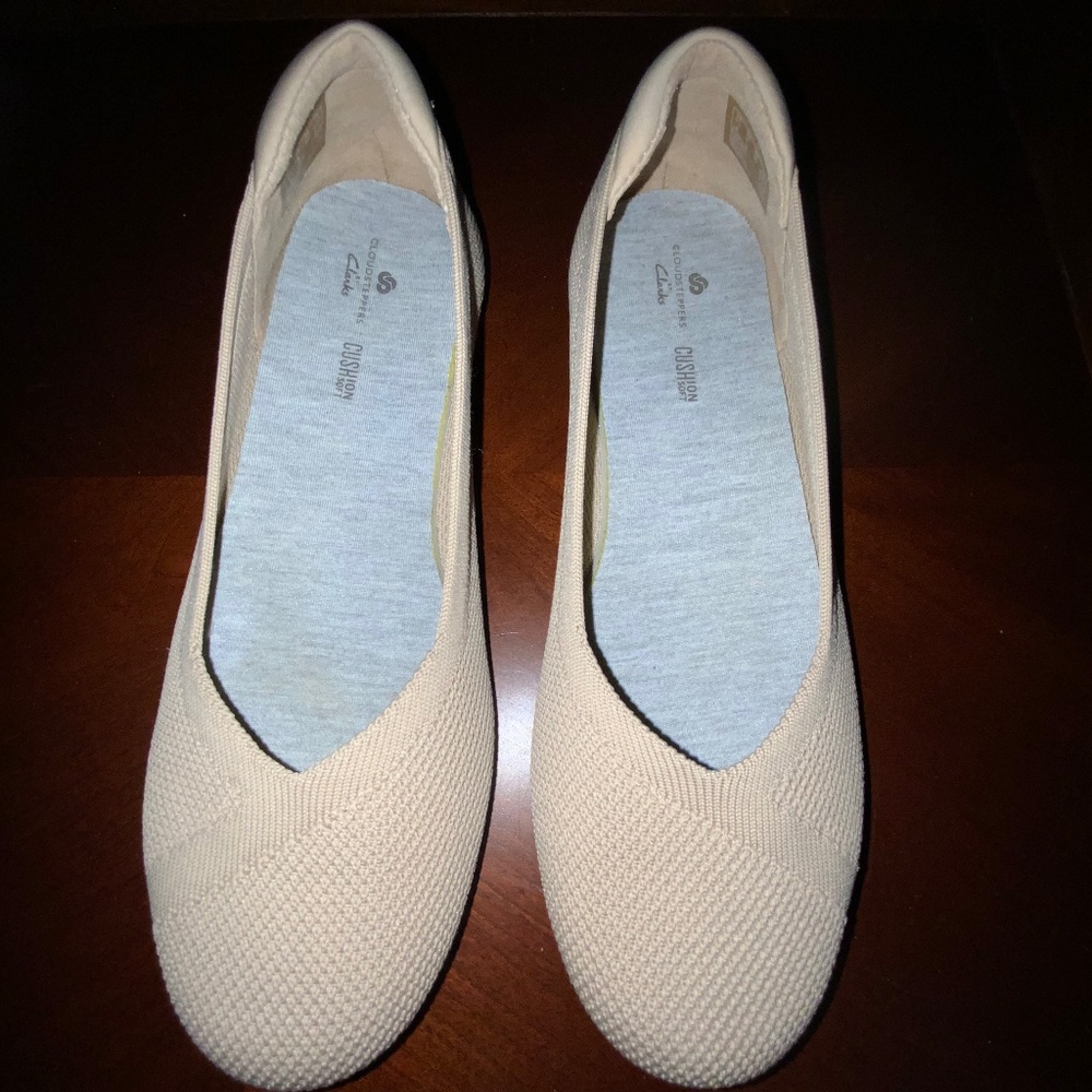 CLARKS TAN KNIT BALLET FLAT  8W. CLOUDSTEPPER